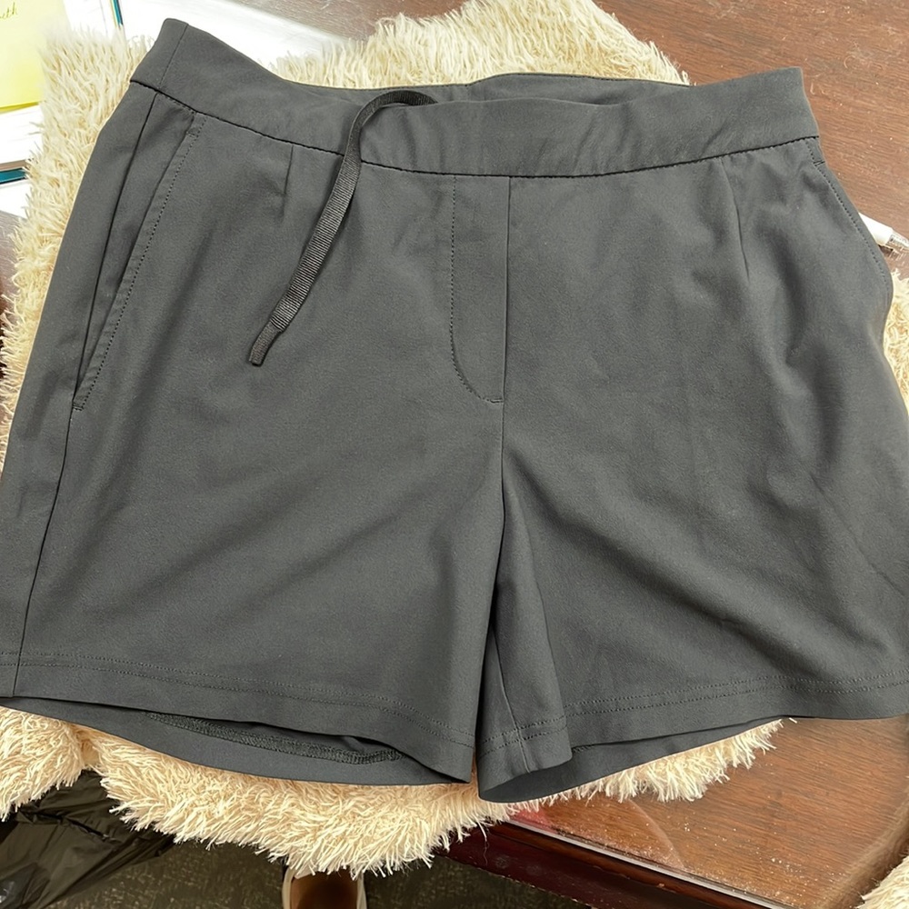 Nike dri fit black golf shorts-S women. Worn once.